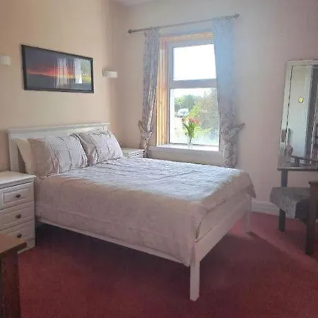 Teach Hudi Beag, Gallaghers Bar & Penzion *