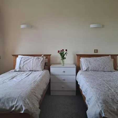 بيت ريفي Teach Hudi Beag, Gallaghers Bar & *