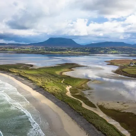 Teach Hudi Beag, Gallaghers Bar & Estalagem Bunbeg