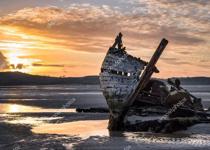 Teach Hudi Beag, Gallaghers Bar & *