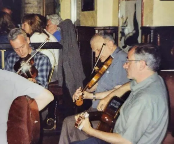 Teach Hudi Beag, Gallaghers Bar & بيت ريفي *